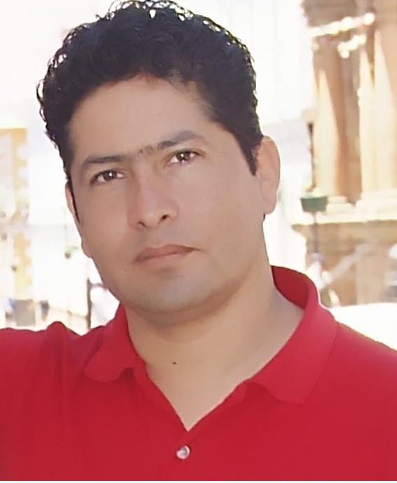 Un verdadero melómano de corazón, es la fuerza impulsora detrás de esta estación de radio dedicada a los clásicos de los 80 y 90. Su amor inquebrantable por la música de esa época es palpable en cada canción que seleccionamos y en cada momento que compartimos con nuestros oyentes.